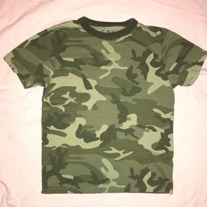 The Children’s place camo t-shirt• size XSmall 4
